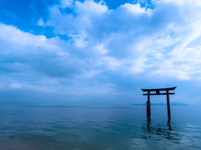 琵琶湖にある鳥居